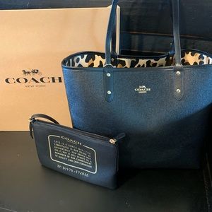 Coach Bags - ⭐️MAKE OFFER⭐️Coach tote- leopard print Coach Bags - ⭐️MAKE OFFER⭐️Coach tote- leopard print
